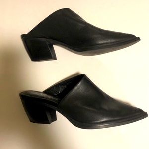 Slip on pointy heel sliders / mules / Sz 7